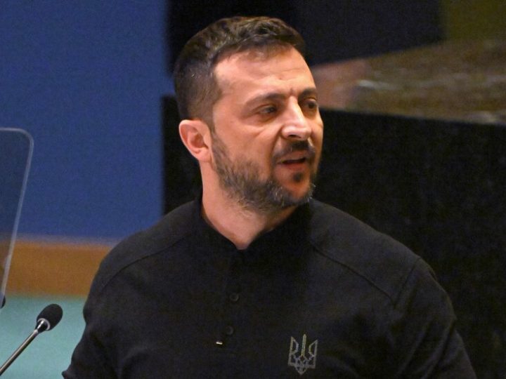 زيلينسكي ينتقد سلطات كييف لتأخرها في إصلاح العطل بنظام الطاقة