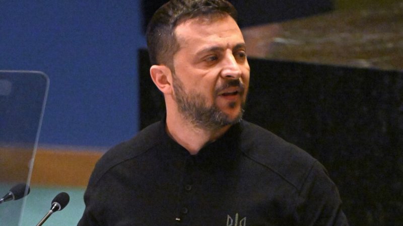 زيلينسكي ينتقد سلطات كييف لتأخرها في إصلاح العطل بنظام الطاقة