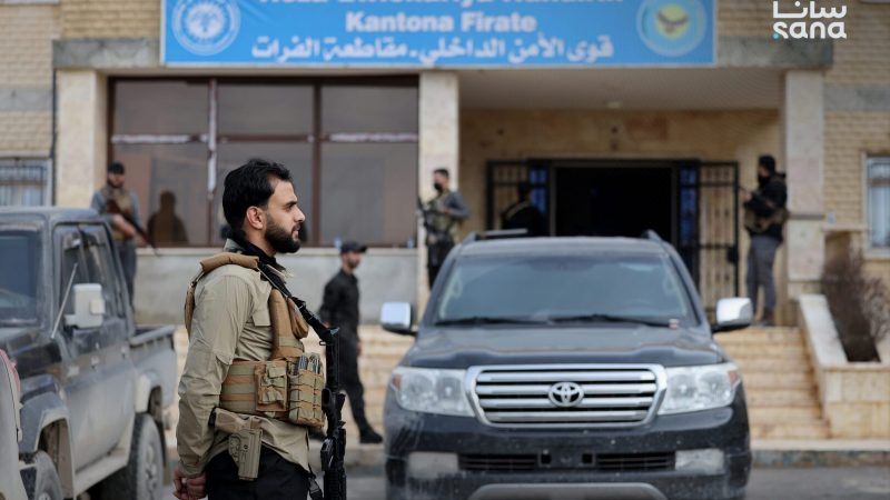 سوريا..  قائد قوى الأمن الداخلي في حلب يصل إلى مدينة عين العرب للبدء بتنفيذ الاتفاق مع “قسد”