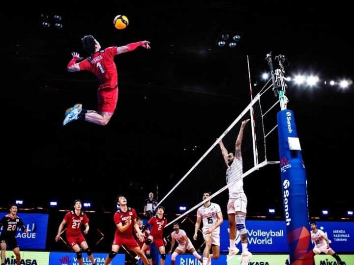 هكذا يعتذر اليابانيون… حتى في الملاعب! (فيديو)