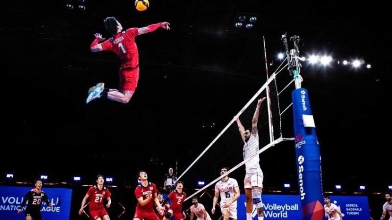 هكذا يعتذر اليابانيون… حتى في الملاعب! (فيديو)