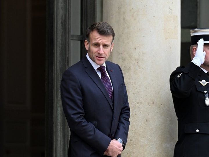 “بوليتيكو”: ماكرون على عتبة مرحلة “الرئيس العاجز”