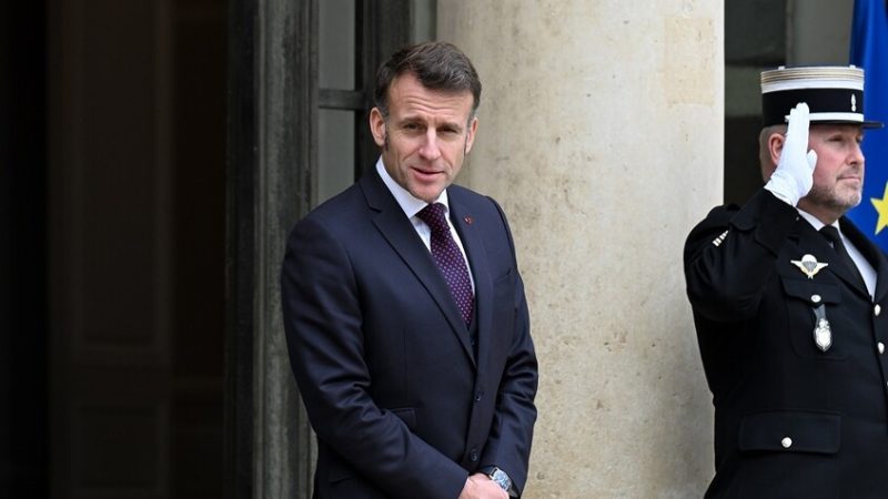 “بوليتيكو”: ماكرون على عتبة مرحلة “الرئيس العاجز”