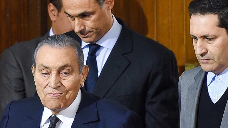 علاء مبارك يوجه رسالة لإبراهيم عيسى بسبب تصريحات طالته وشقيقه جمال