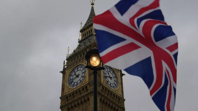 “تلغراف”: البحرية البريطانية تزود مروحية بأجهزة لتعقّب الغواصات