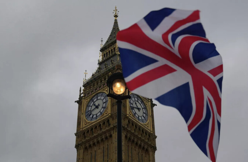 “تلغراف”: البحرية البريطانية تزود مروحية بأجهزة لتعقّب الغواصات