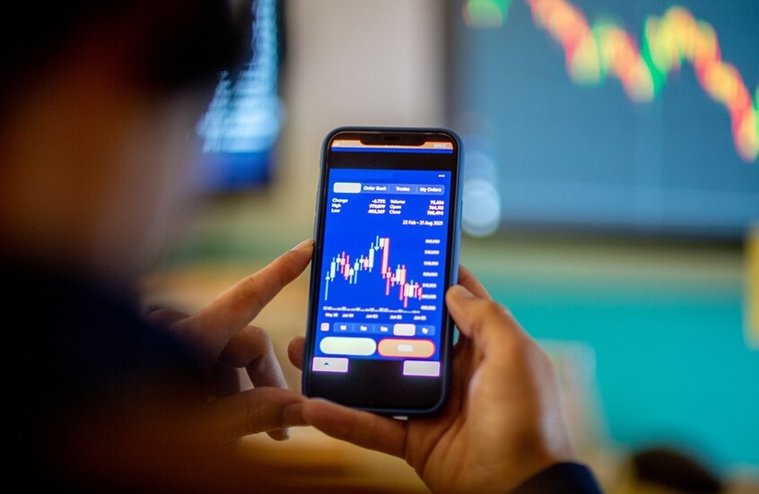 لماذا هبطت أسعار الذهب والفضة بشكل حاد؟