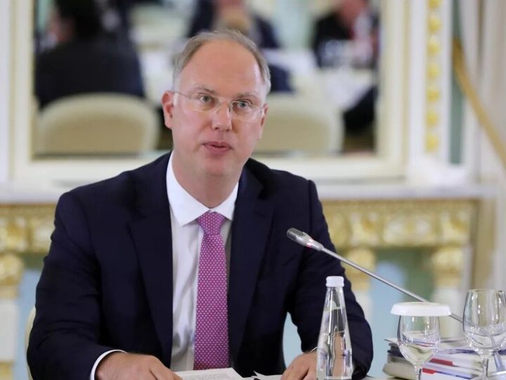 دميترييف يجدد دعوته لاستقالة رئيس الوزراء البريطاني