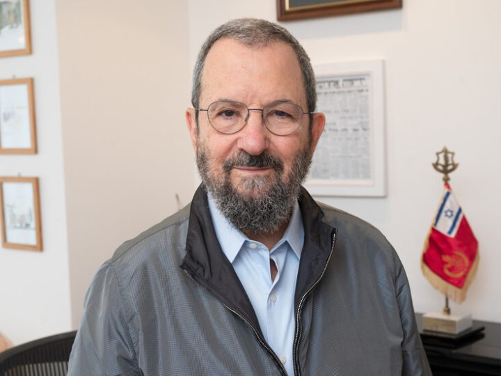 إيهود باراك في ملفات المجرم الجنسي جيفري إبستين مجددا.. ترتيبات عمل وتشهير