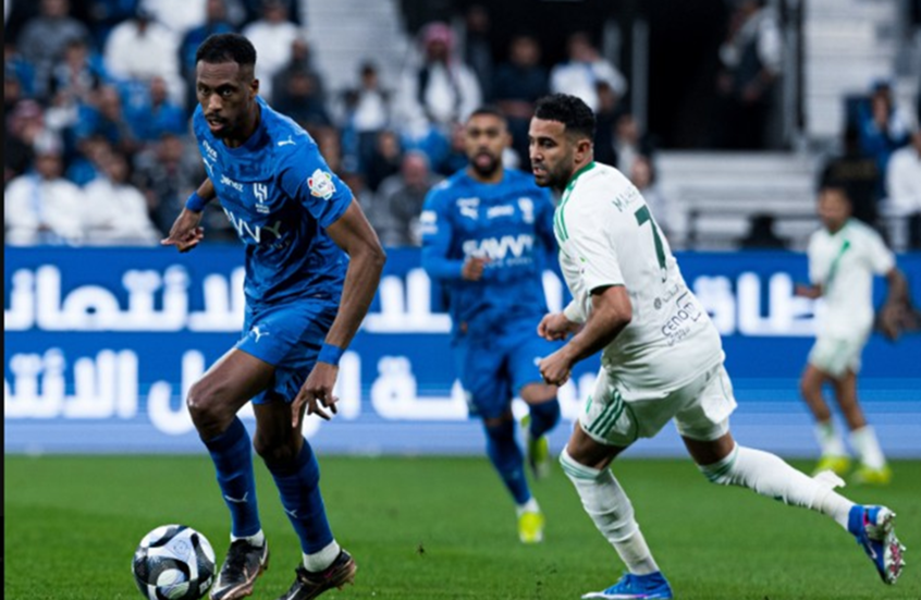 الهلال يتعادل مع الأهلي ويستعيد صدارة الدوري السعودي
