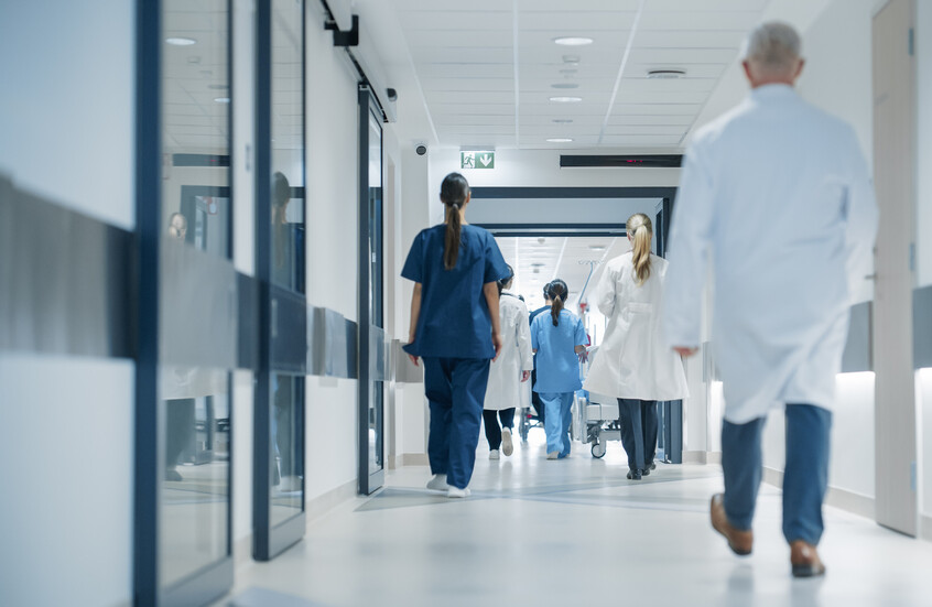 علاقات جنسية وانقسامات وعنف وتحرش! كواليس صادمة في أكبر مستشفى في ويلز