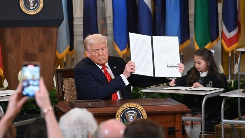 ترامب يقطع جسر التعاون مع هارفارد ويطالبها بمليار دولار