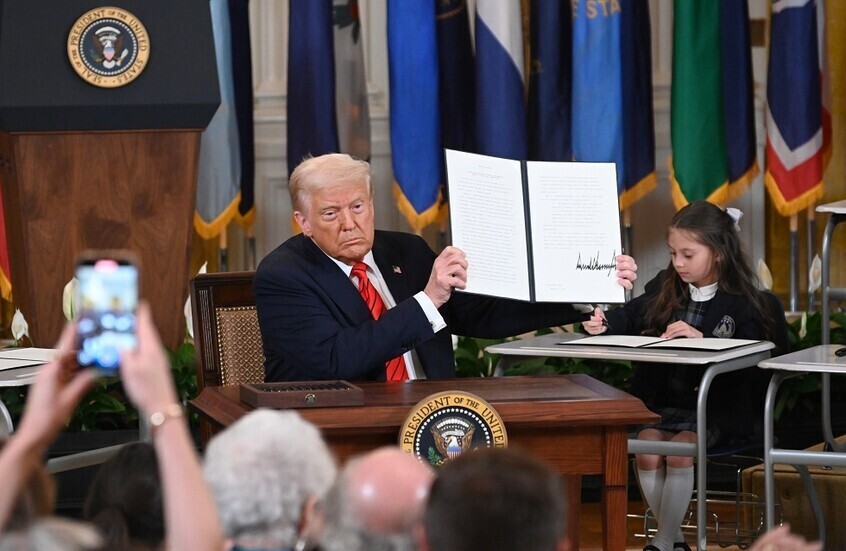 ترامب يقطع جسر التعاون مع هارفارد ويطالبها بمليار دولار