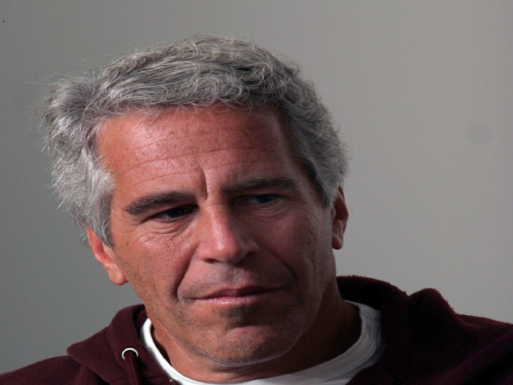 فضيحة جديدة تطارد إبستين.. تمويل سري لمشروع استنساخ البشر!