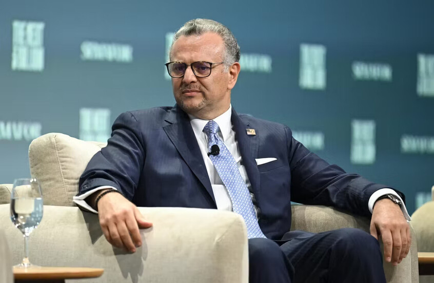 مستشار الرئيس الأمريكي يكشف عن لقاء جمع مسؤولين من غرب وشرق ليبيا في باريس