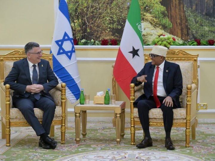 حاكم إقليم “صومالي لاند” لـ”رويترز”: نتوقع إبرام اتفاقية تجارية مع إسرائيل