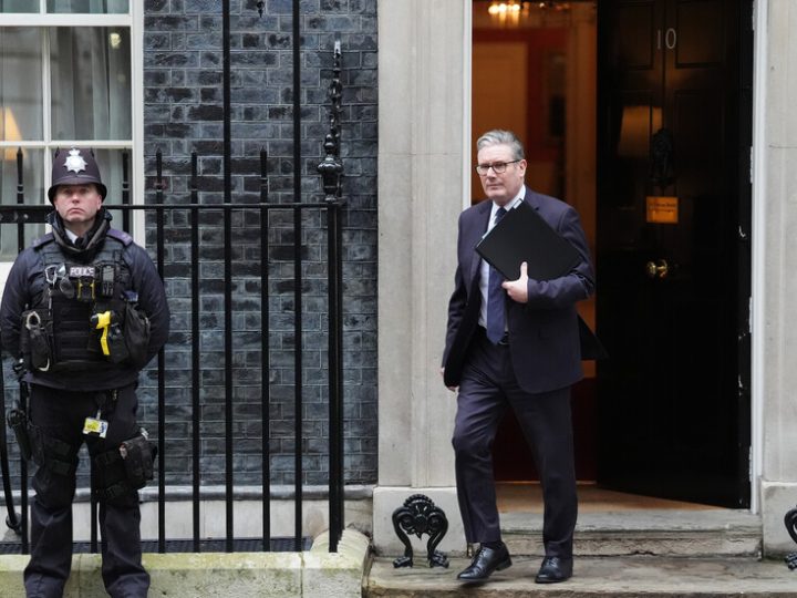 كير ستارمر يعلق على فضيحة متعلقة بالمجرم الجنسي إبستين هزت بريطانيا