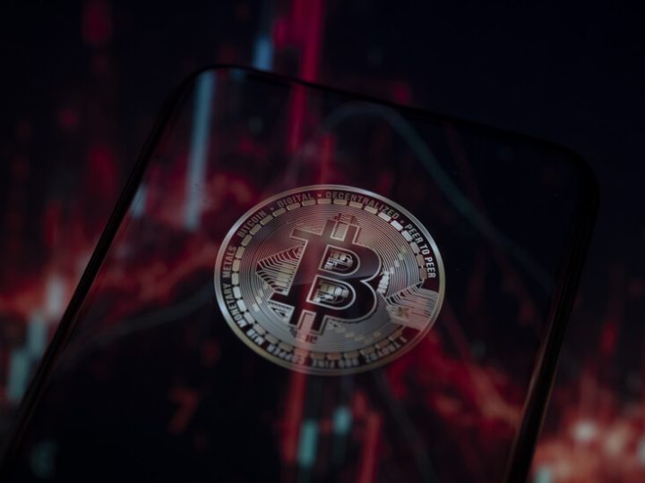 عملة بتكوين تصل لأدنى مستوياتها منذ انتخاب ترامب