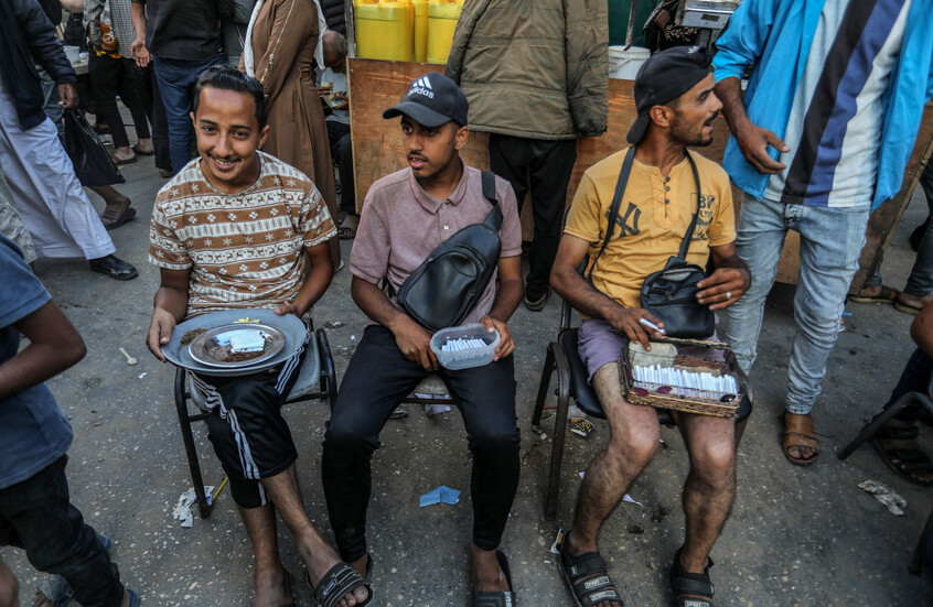 بعد 71 ألف قتيل… إسرائيل “قلقة” على صحة غزة من التدخين!