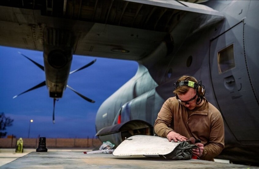 “سنتكوم” تعلن جاهزية الطائرات للإنزال المظلي في أراضي العدو (صور)