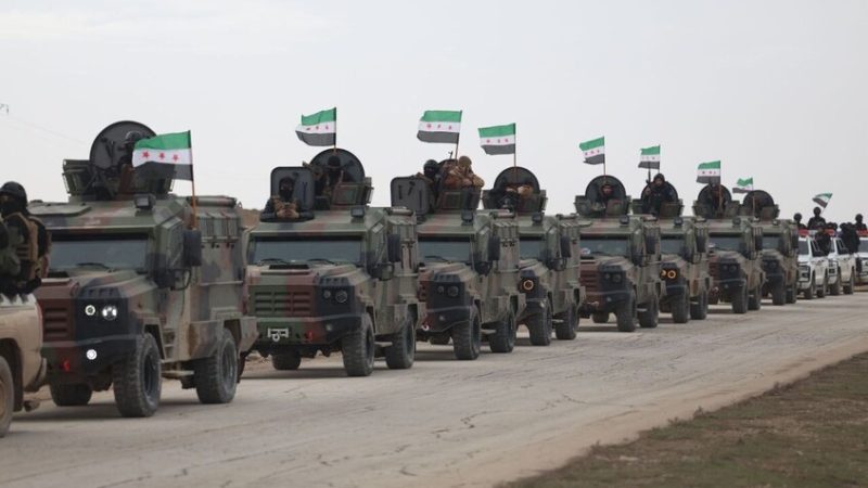 “بالسكاكر والزغاريد والأعلام”.. أهالي القامشلي يرحبون بالجيش السوري (فيديو)