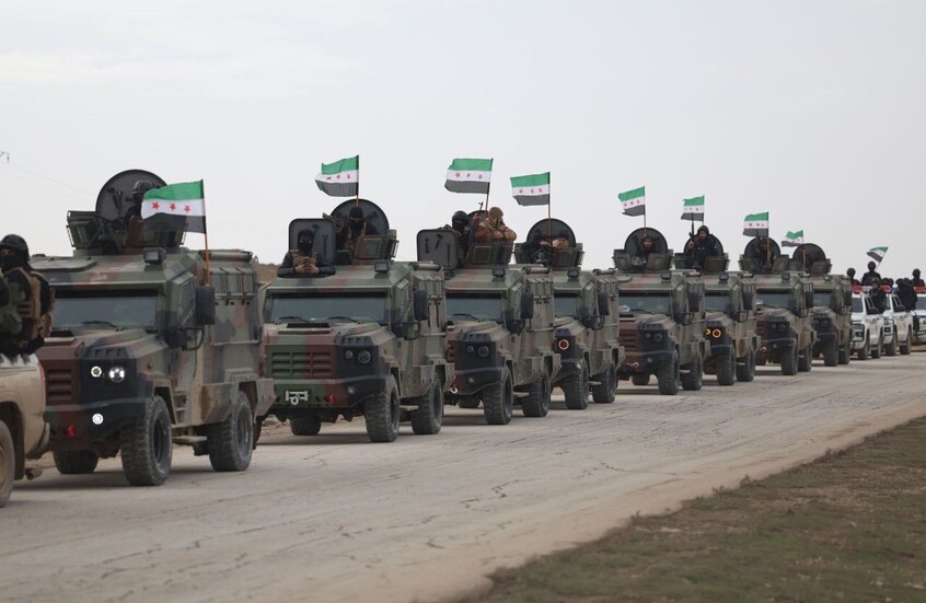 “بالسكاكر والزغاريد والأعلام”.. أهالي القامشلي يرحبون بالجيش السوري (فيديو)