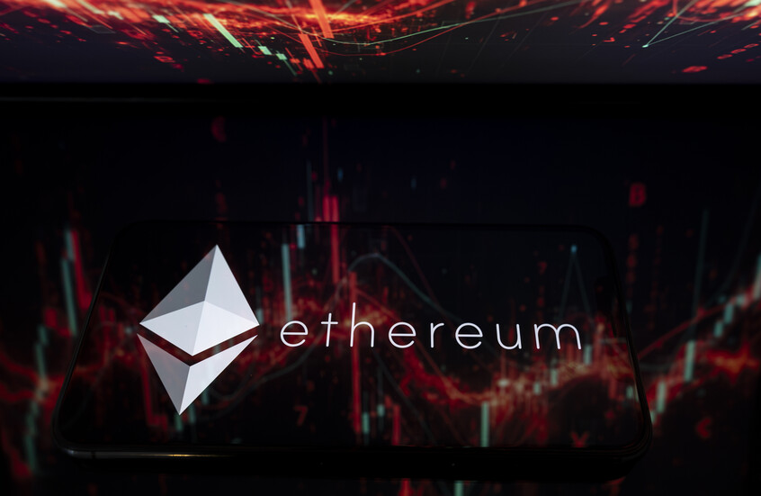 إيثيريوم عند أدنى مستوياتها منذ مايو 2025 وسط حالة من الترقب في سوق العملات الرقمية