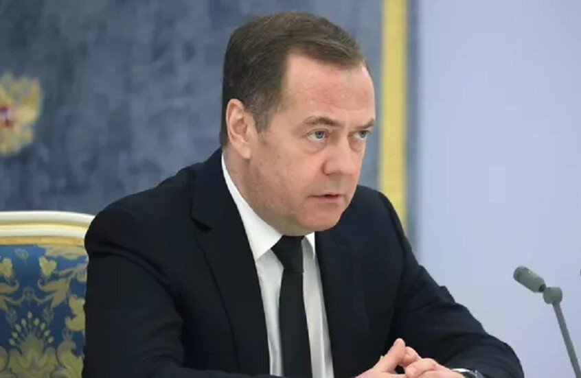 مدفيديف يعلق على انتهاء مفعول معاهدة “نيو ستارت”: الشتاء قادم (صورة)