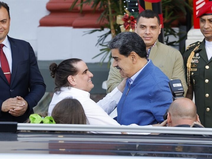 تضارب الأنباء حول اعتقال أحد المقربين من مادورو في فنزويلا