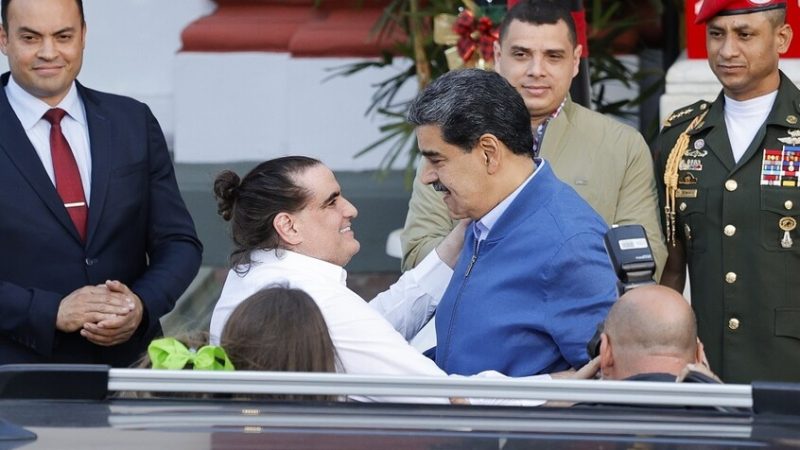 تضارب الأنباء حول اعتقال أحد المقربين من مادورو في فنزويلا