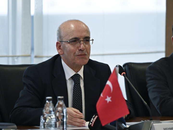 وزير تركي يشعل الجدل بتغريدة ساخرة عن جاستن بيبر