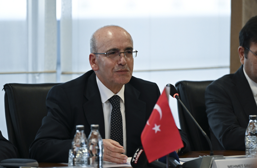 وزير تركي يشعل الجدل بتغريدة ساخرة عن جاستن بيبر