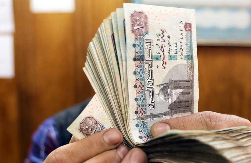 خبير اقتصادي يصدم المصريين بشأن إيرادات الدولة.. أين تذهب؟