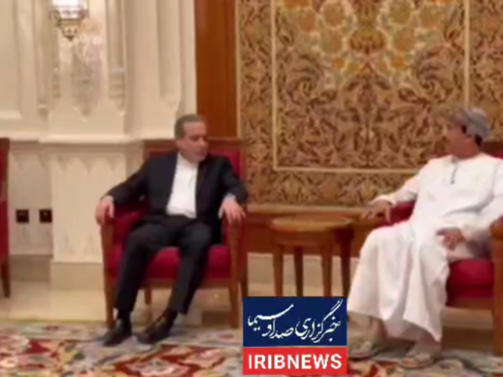 وزير خارجية إيران في مسقط لإجراء محادثات نووية مع الولايات المتحدة