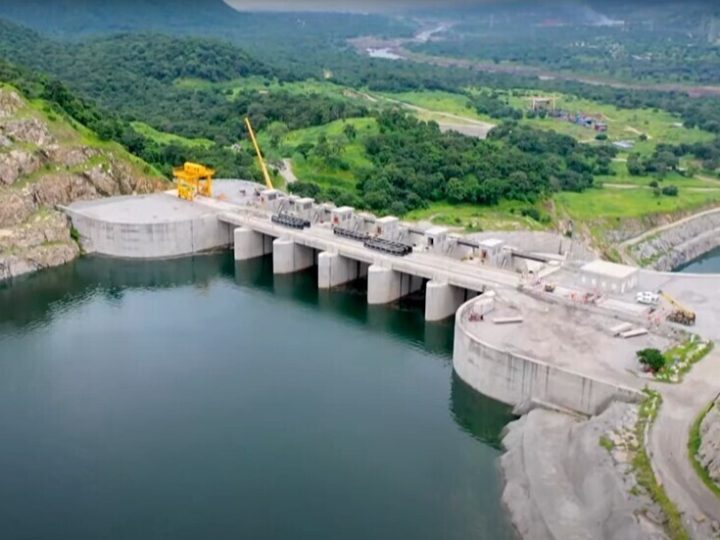 “ينصب الشباك للكل”.. إعلامي مصري يعلق على تصريحات آبي أحمد بالتشارك حول “سد النهضة” والبحر الأحمر