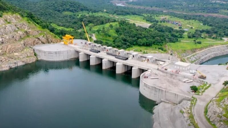 “ينصب الشباك للكل”.. إعلامي مصري يعلق على تصريحات آبي أحمد بالتشارك حول “سد النهضة” والبحر الأحمر