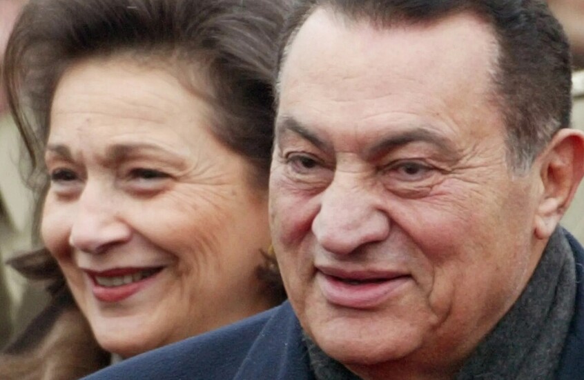 هل تجازوت سوزان مبارك صلاحياتها  بشأن أموال مكتبة الإسكندرية؟