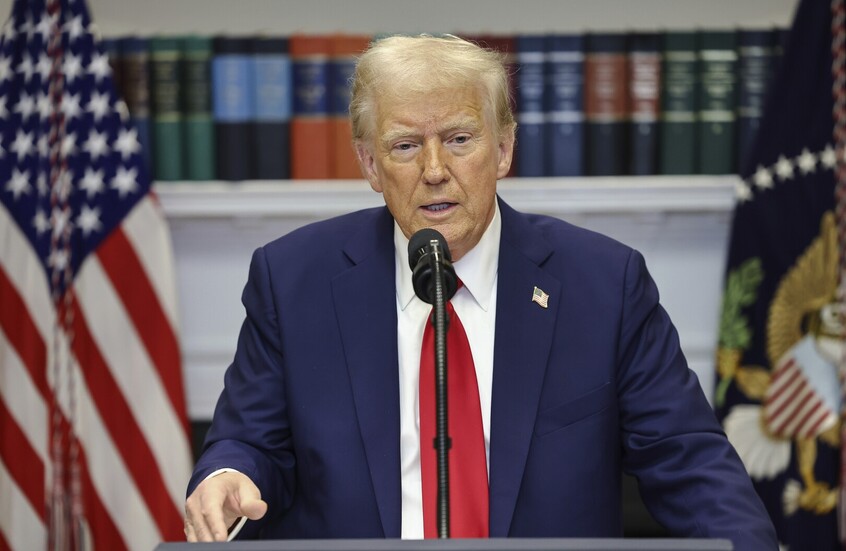 “القردان باراك وميشيل أوباما”.. ترامب ينشر فيديو جديدا مثيرا للجدل