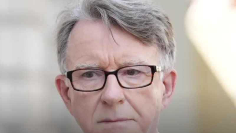 شرطة لندن تفتش عقارين مرتبطين ببيتر ماندلسون في إطار تحقيق بشبهة فساد