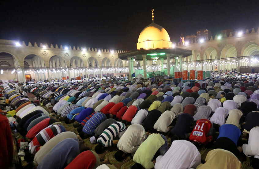 مصر.. بيان عاجل بعد  “حظر” الشعائر الرمضانية 