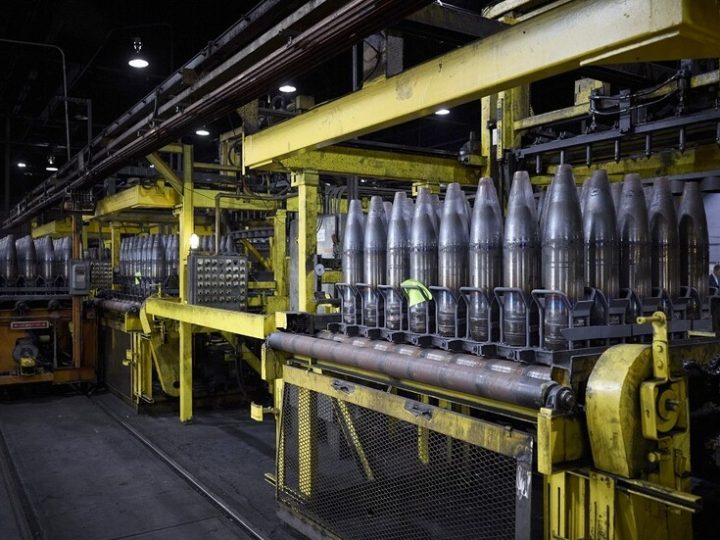 البنتاغون يعتزم تغريم شركتين دفاعيتين لتأخرهما في تسليم شحنات إلى أوكرانيا