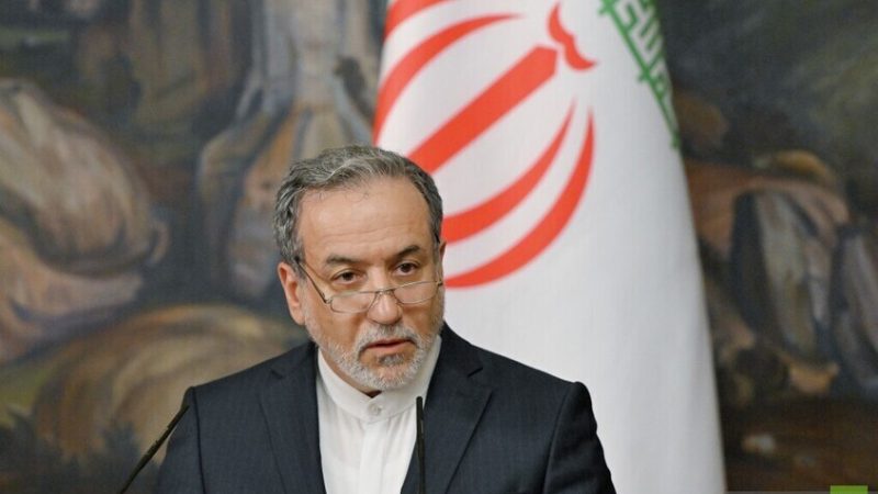 عراقجي يتحدث عن “مصافحة من دون موعد جديد”: برنامجنا الصاروخي خارج المفاوضات