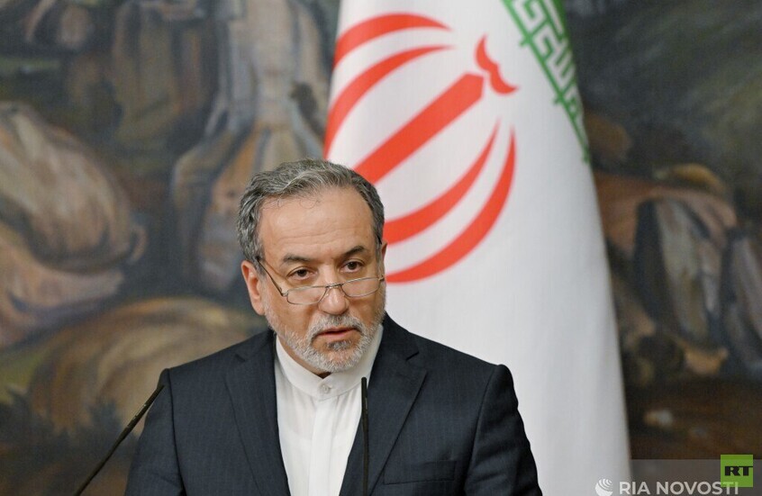 عراقجي يتحدث عن “مصافحة من دون موعد جديد”: برنامجنا الصاروخي خارج المفاوضات