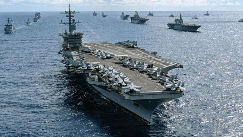 “أكسيوس”: كوشنر وويتكوف زارا حاملة الطائرات “يو إس إس أبراهام لينكولن” في بحر العرب