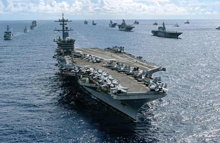 “أكسيوس”: كوشنر وويتكوف زارا حاملة الطائرات “يو إس إس أبراهام لينكولن” في بحر العرب
