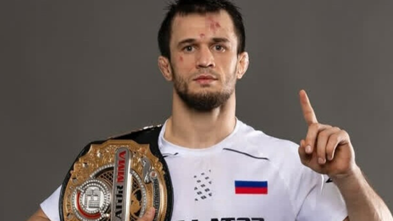 عثمان نورمحمدوف يهزم ألفي ديفيس ويحافظ على لقبه في منظمة “PFL”