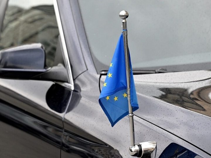 برلماني أوروبي: يجب أن تعيد أوروبا العلاقات الجيدة مع روسيا لضمان الأمن والاستقرار