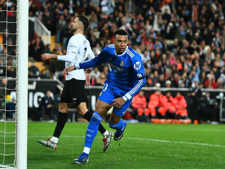 ريال مدريد يتجاوز عقبة فالنسيا ويواصل مطاردة برشلونة على صدارة “الليغا”