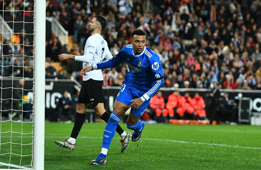 ريال مدريد يتجاوز عقبة فالنسيا ويواصل مطاردة برشلونة على صدارة “الليغا”