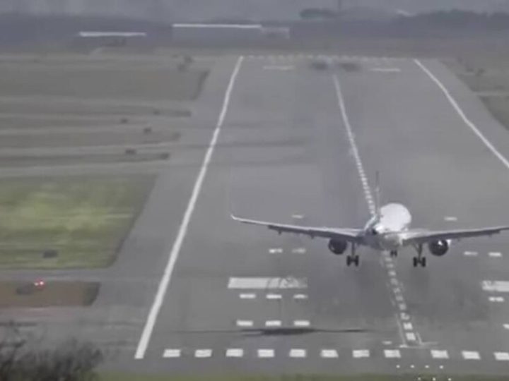 طائرة مصرية تهبط اضطراريا في إسطنبول قبل كارثة محققة